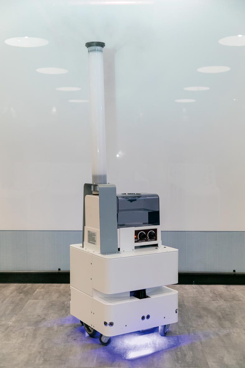 東元3日發(fā)表智慧UVC消毒防疫機器人，以3D列印技術(shù)，制作雙向360度全面向噴頭，進行大面積的噴霧消毒。圖／東元提供